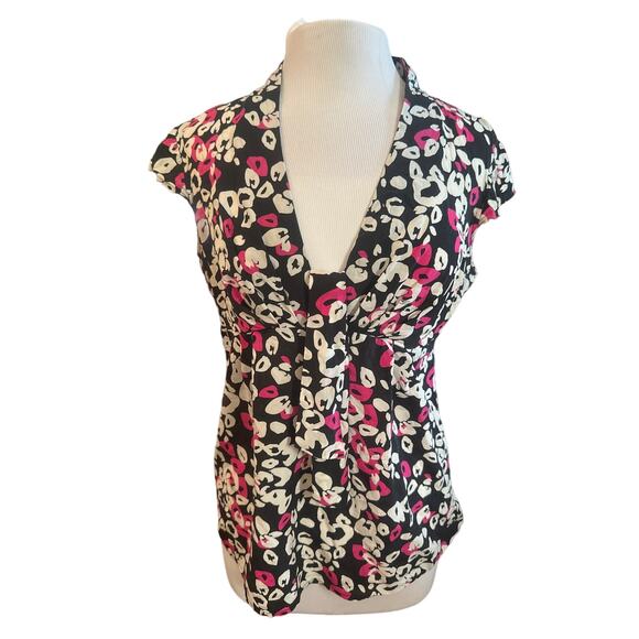 Women M Trina Turk Black Printed Blouse Shirt Top Silk Short Sleeved Black Pink - Picture 2 of 6
